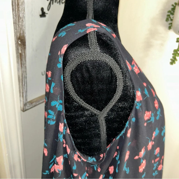 Lane Bryant floral sleeveless top - Picture 5 of 7